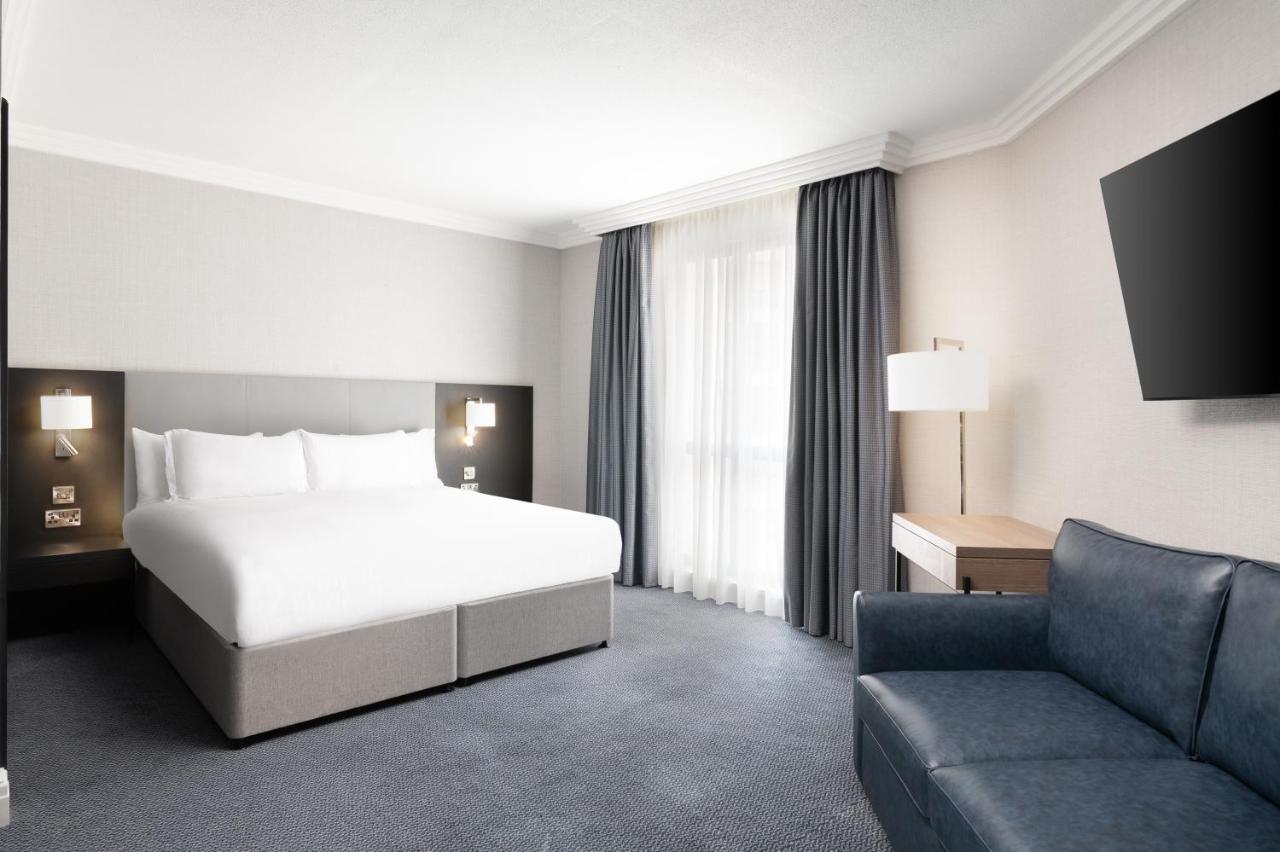 Hotel Sofitel London Gatwick Horley  Esterno foto A room at the Hilton Dublin