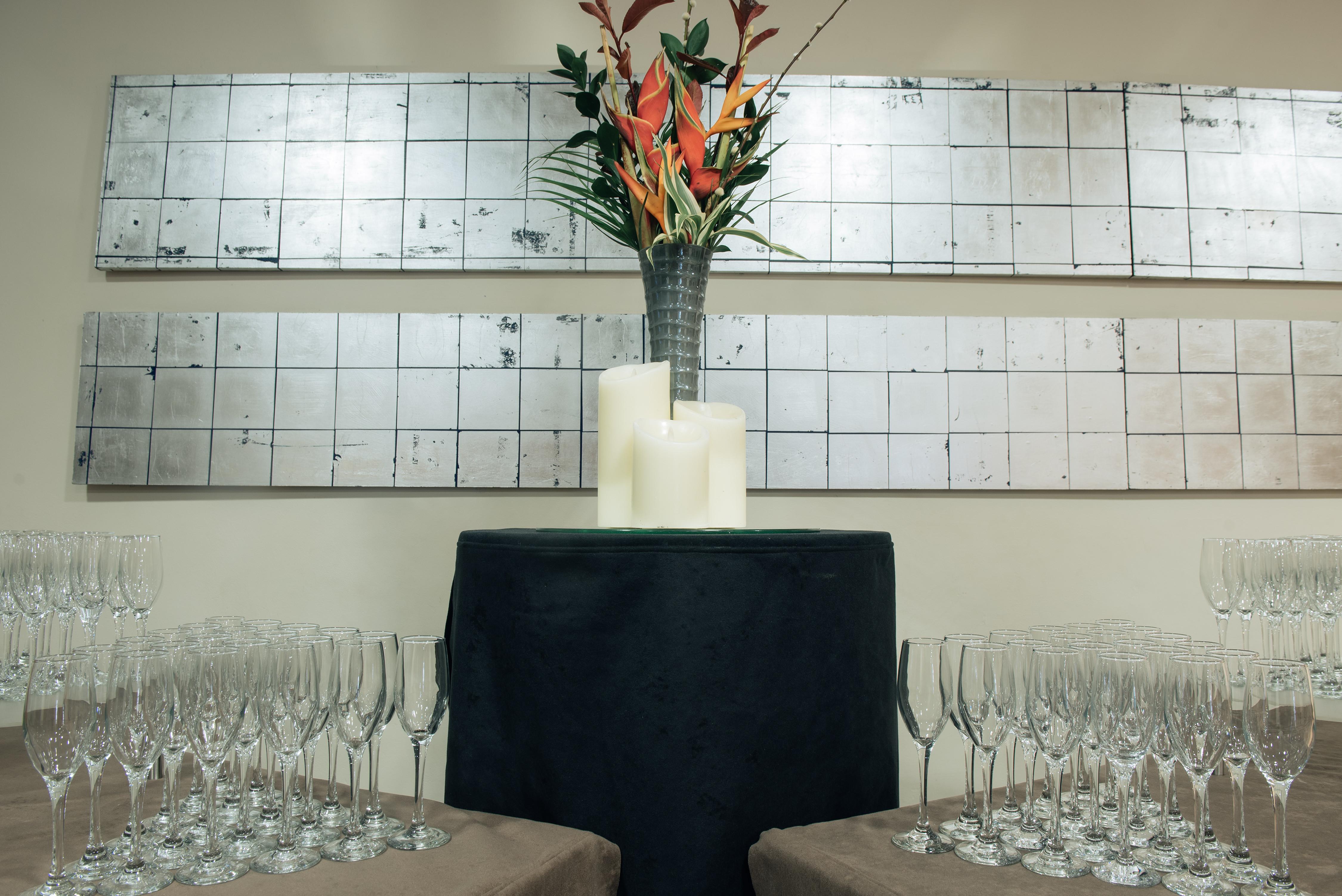 Hotel Sofitel London Gatwick Horley  Esterno foto The table of the wedding ceremony