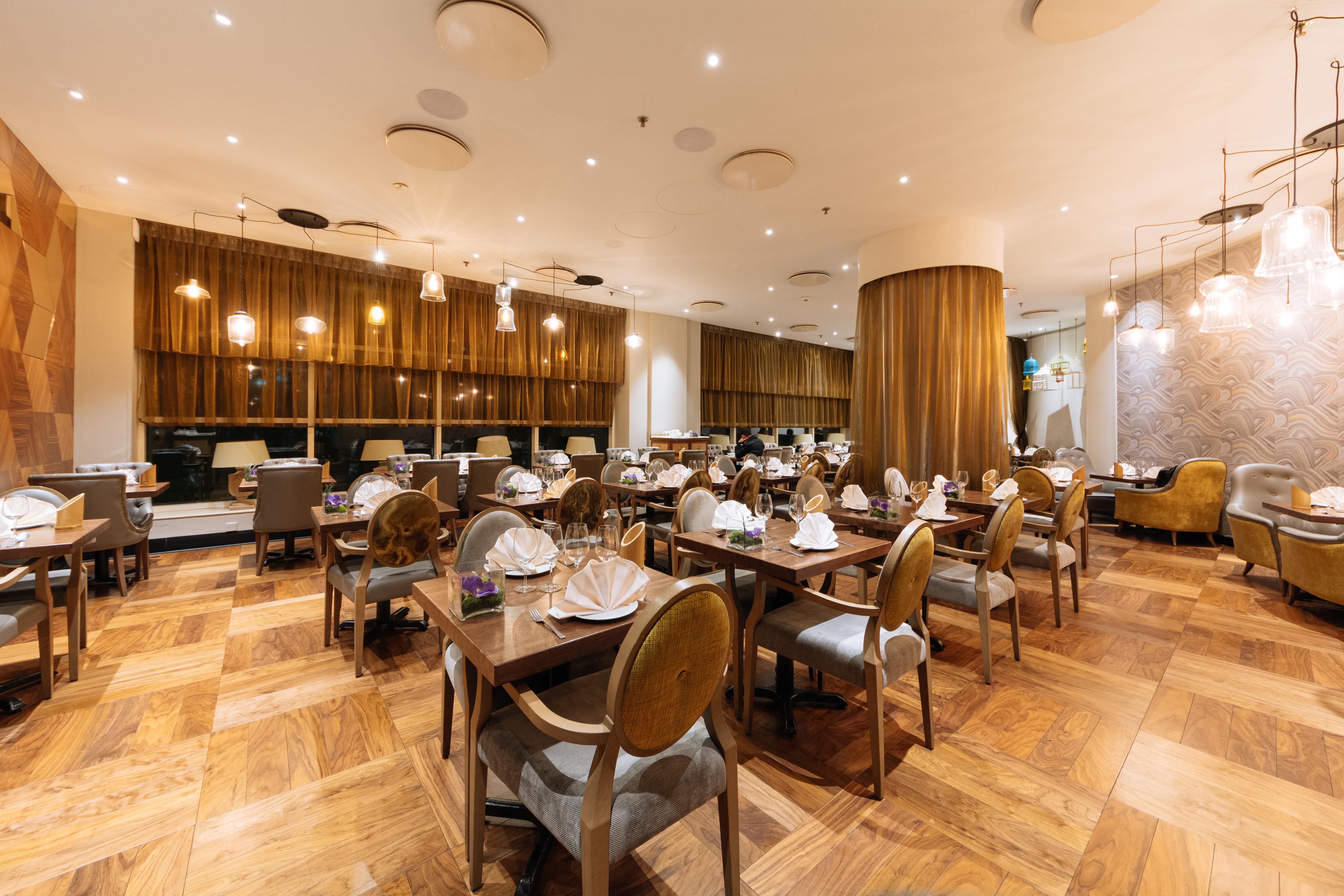 Hotel Sofitel London Gatwick Horley  Esterno foto Interior of the restaurant