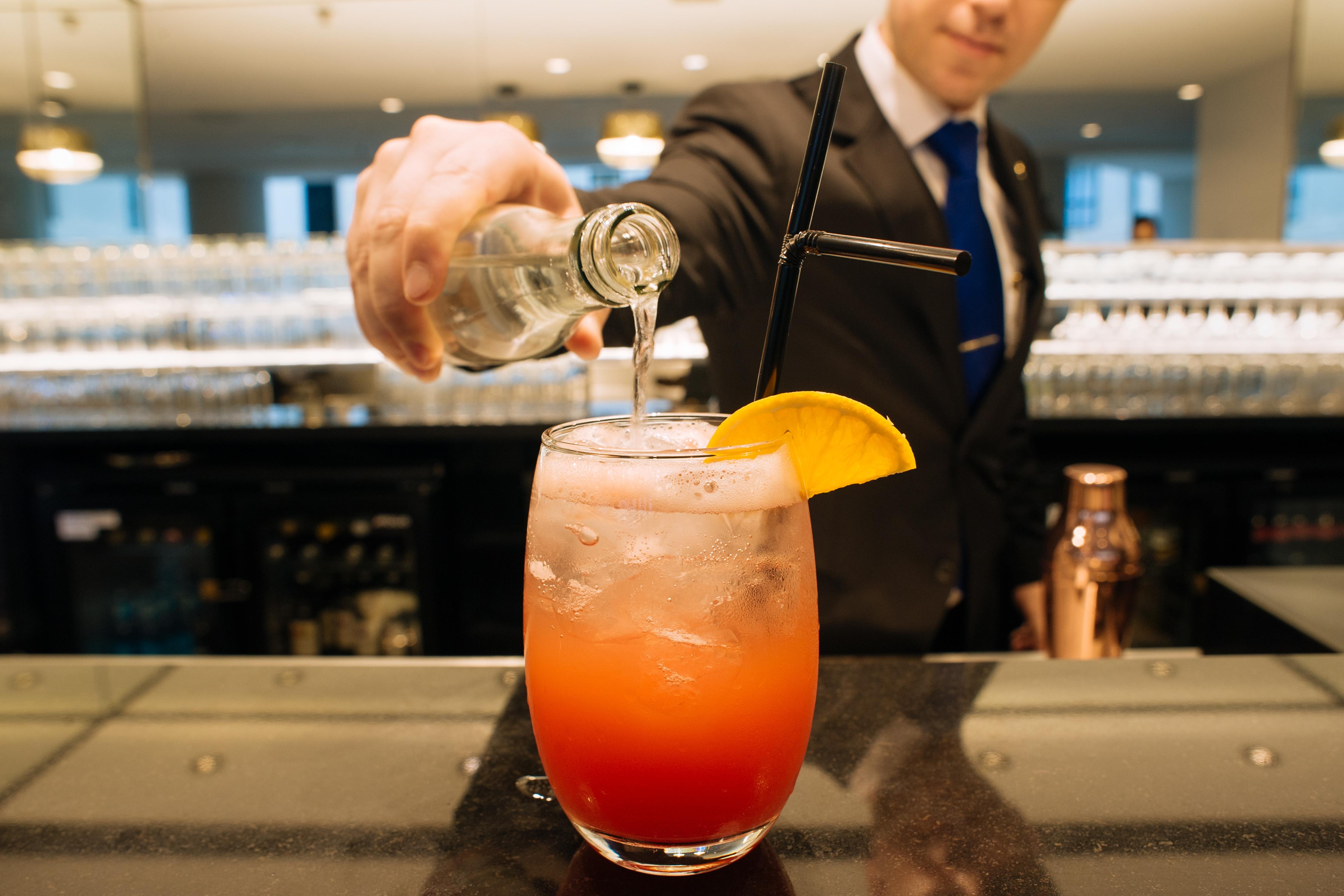 Hotel Sofitel London Gatwick Horley  Esterno foto A bartender pouring a Negroni