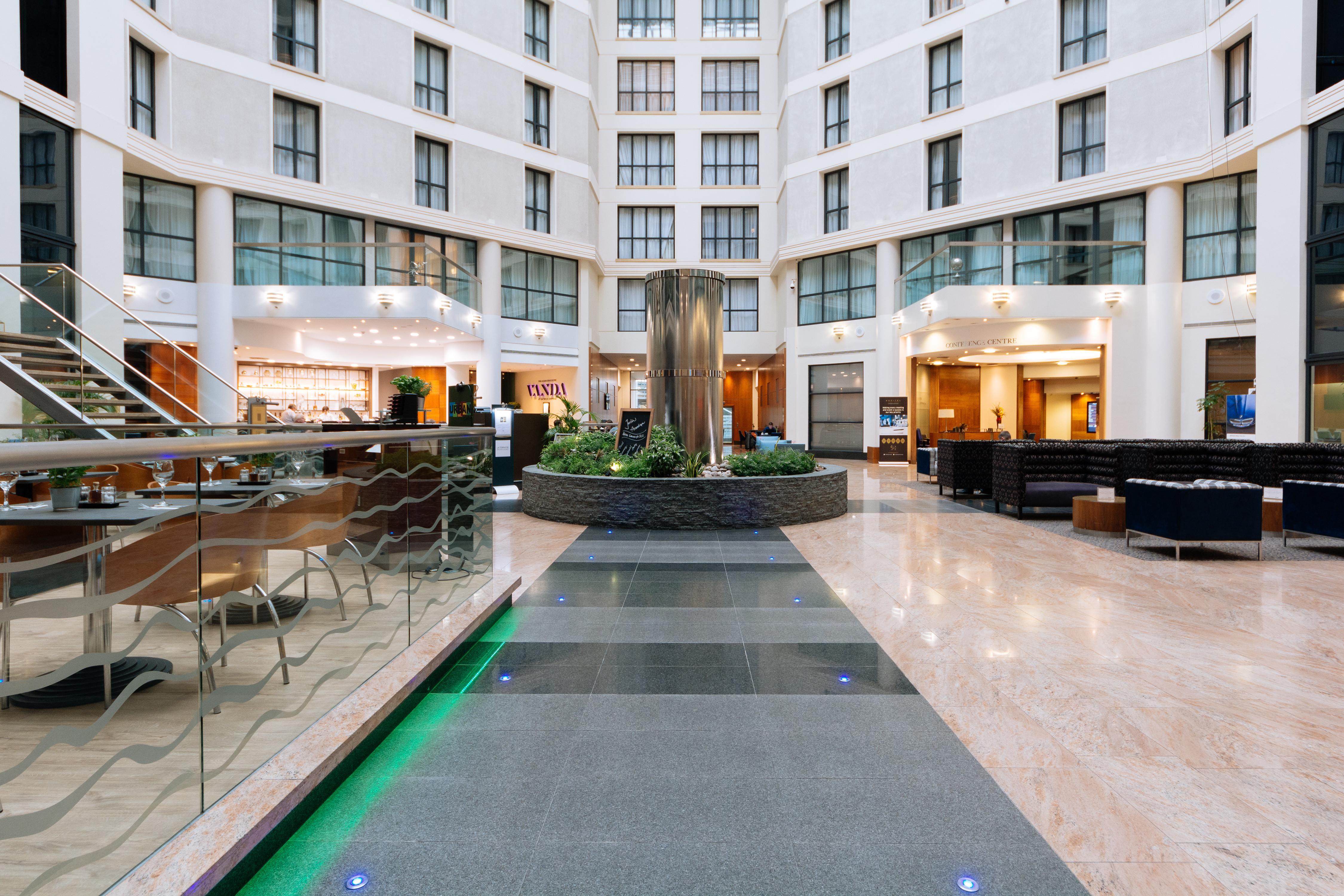 Hotel Sofitel London Gatwick Horley  Esterno foto The reception area of the hotel