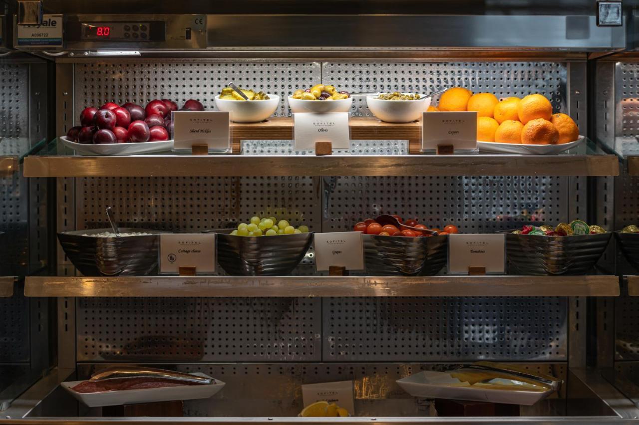 Hotel Sofitel London Gatwick Horley  Esterno foto Breakfast buffet at Sofitel Paris