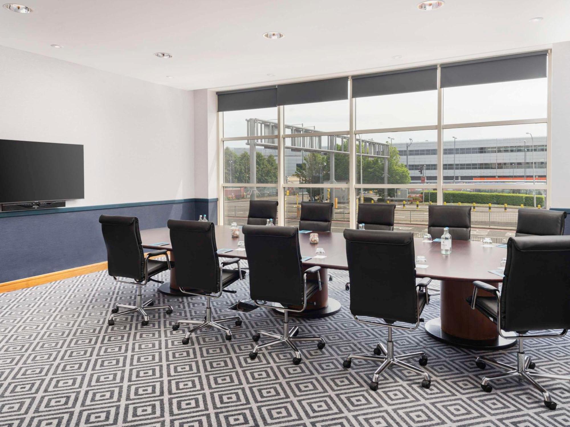 Hotel Sofitel London Gatwick Horley  Esterno foto Meeting room at the airport