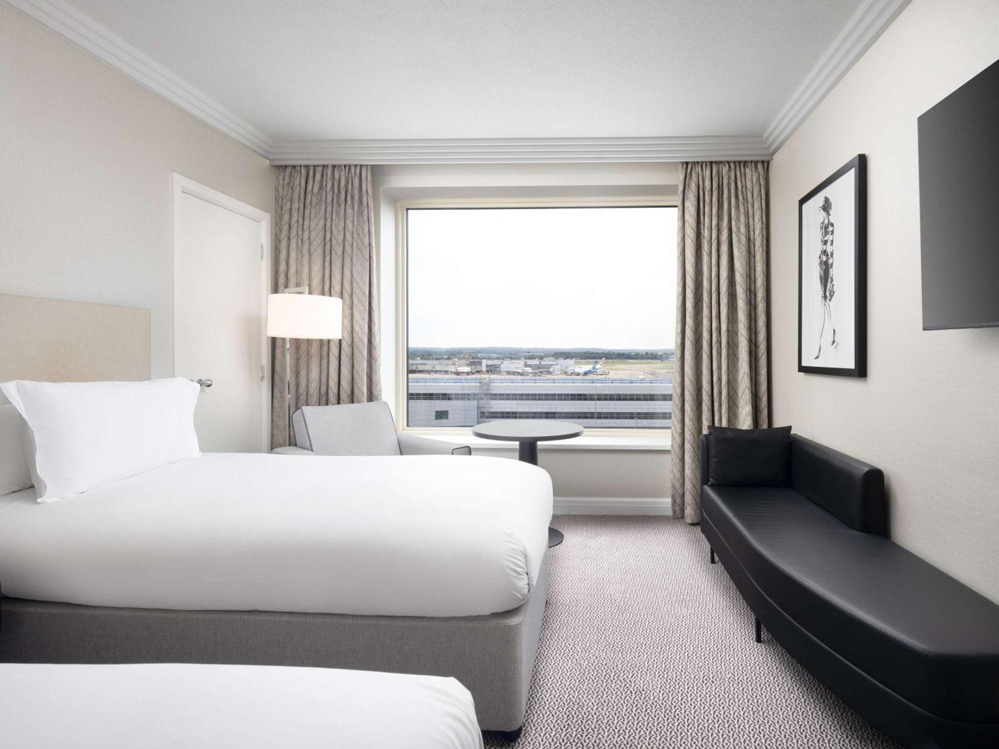 Hotel Sofitel London Gatwick Horley  Esterno foto Room at the Hilton London Heathrow