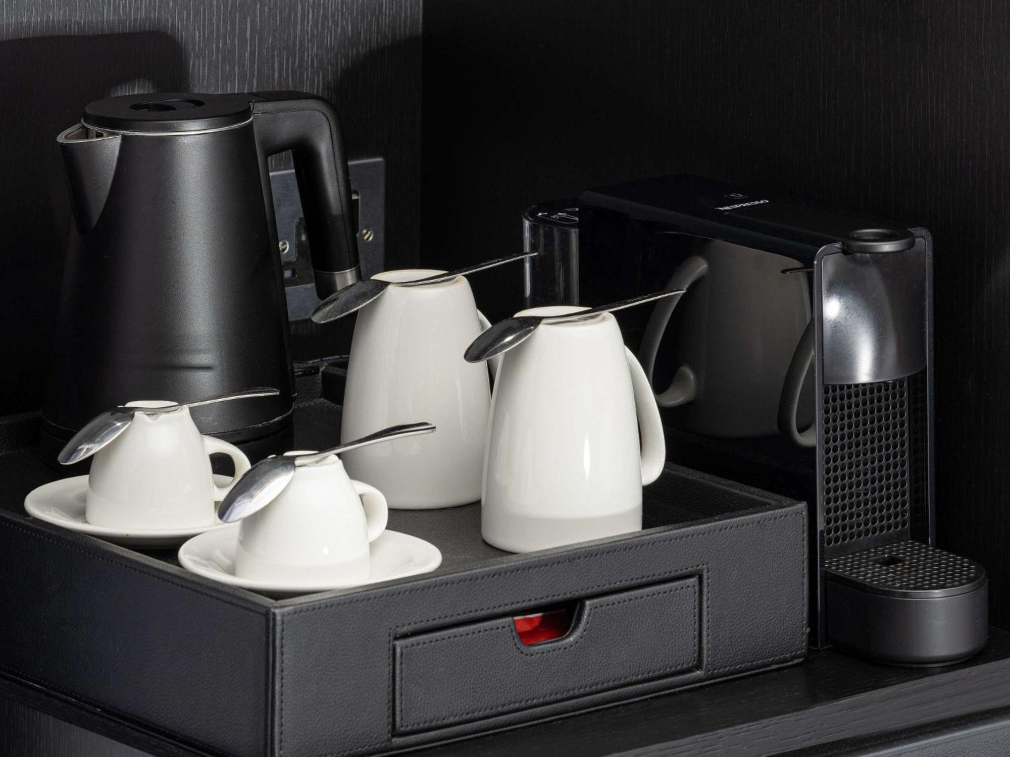 Hotel Sofitel London Gatwick Horley  Esterno foto A Nespresso coffee machine