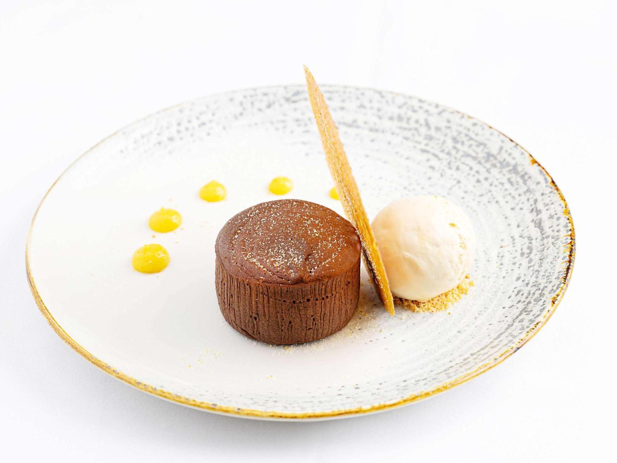 Hotel Sofitel London Gatwick Horley  Esterno foto Chocolate Soufflé