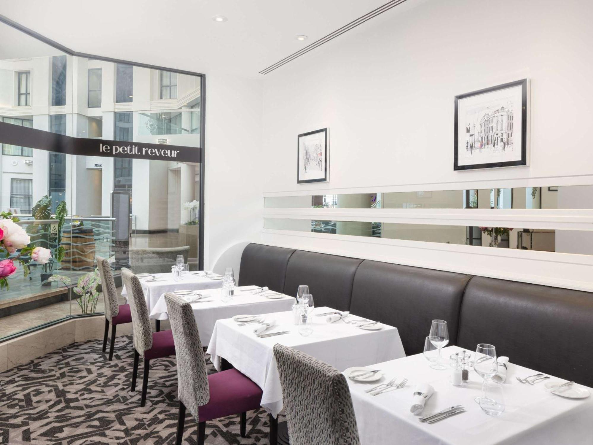 Hotel Sofitel London Gatwick Horley  Esterno foto Le Petit Reveur