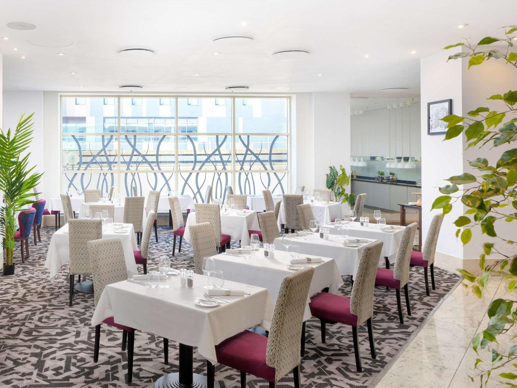 Hotel Sofitel London Gatwick Horley  Esterno foto The restaurant