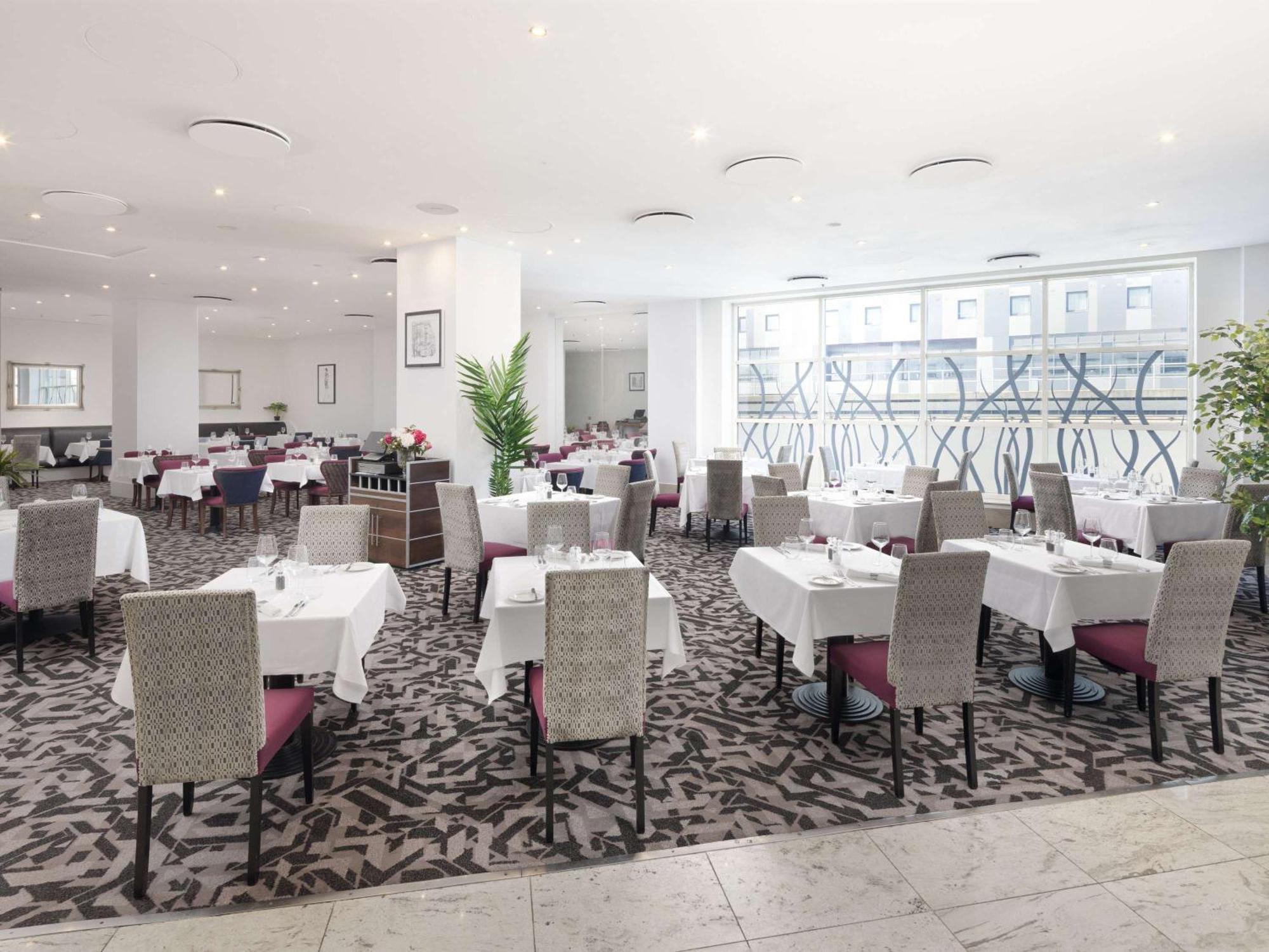 Hotel Sofitel London Gatwick Horley  Esterno foto The restaurant