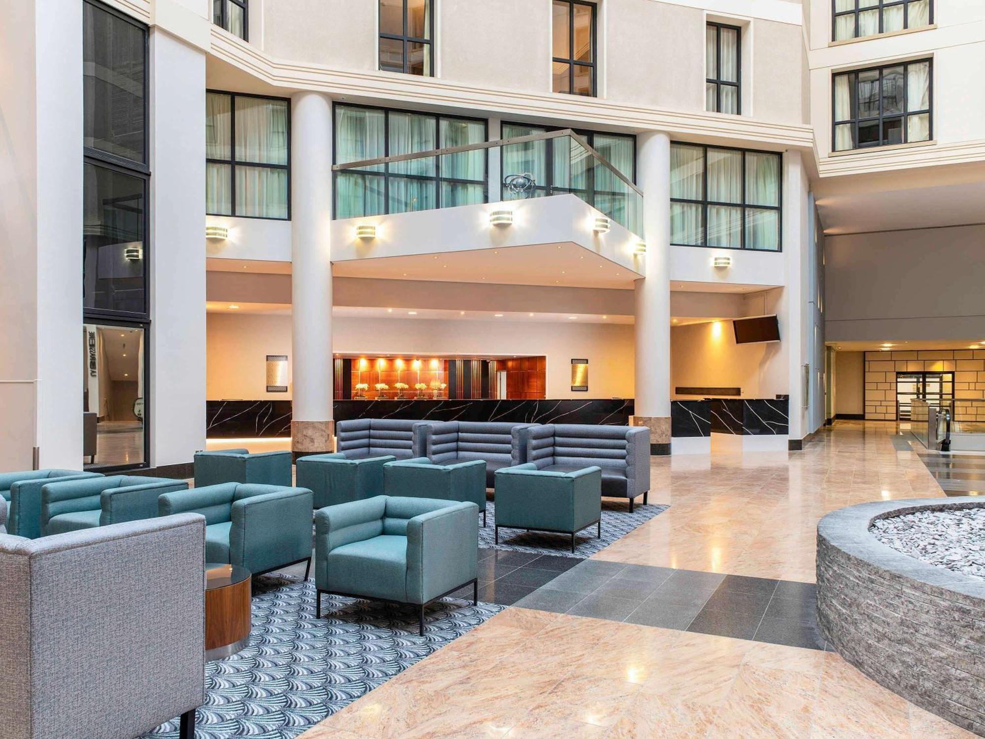 Hotel Sofitel London Gatwick Horley  Esterno foto The reception area of the hotel