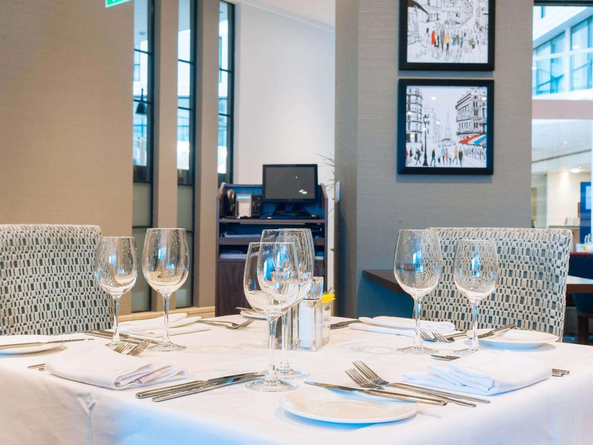 Hotel Sofitel London Gatwick Horley  Esterno foto The restaurant