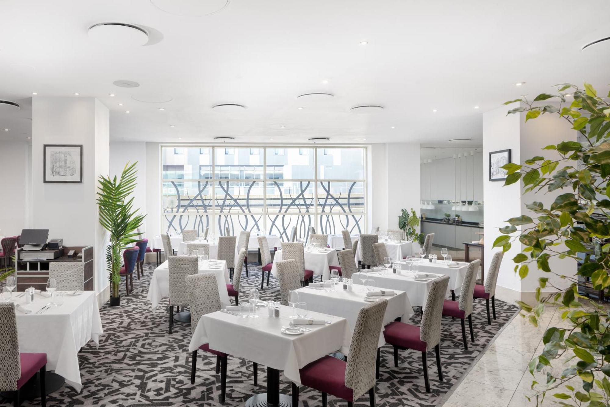 Hotel Sofitel London Gatwick Horley  Esterno foto The restaurant