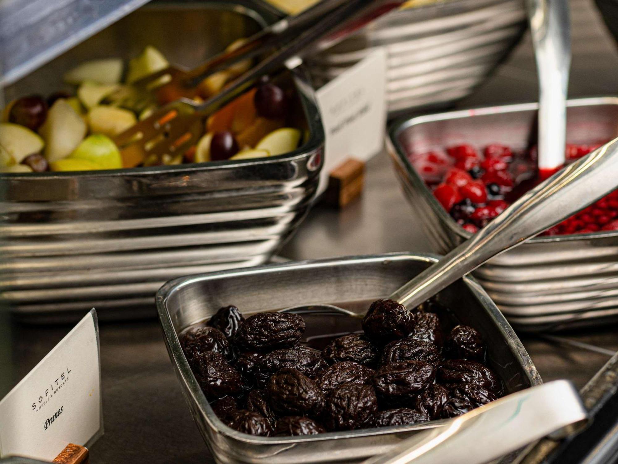 Hotel Sofitel London Gatwick Horley  Esterno foto Dried fruits