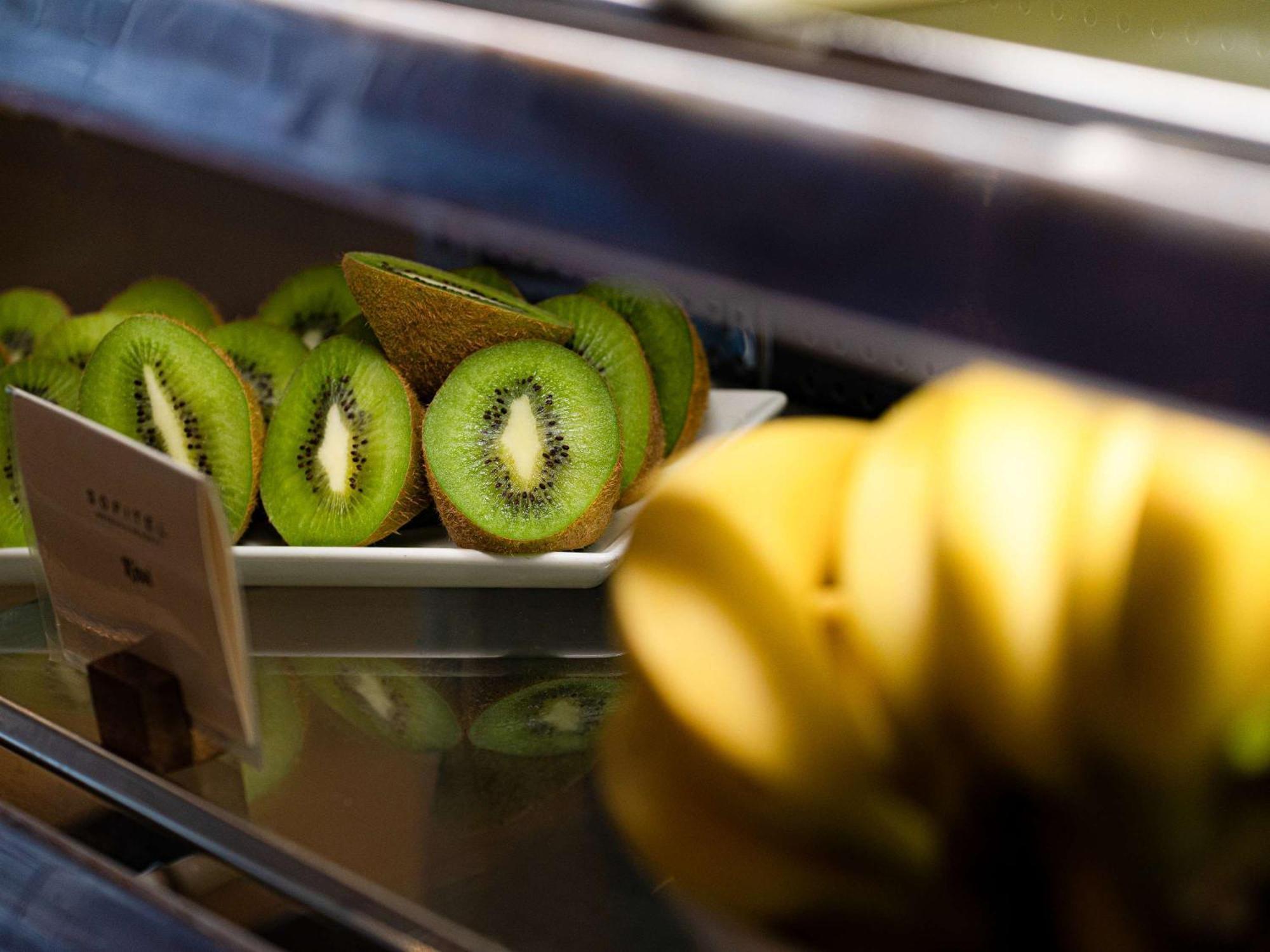 Hotel Sofitel London Gatwick Horley  Esterno foto "Kiwifruit"